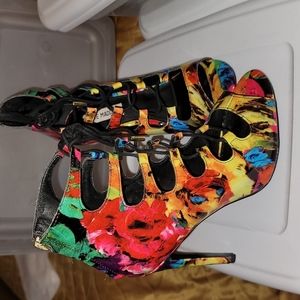 Floral pattern sandals